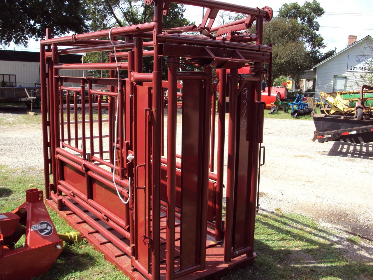 0 Equipment Other Large Heavy Duty Livestock Squeeze Chute Automatic