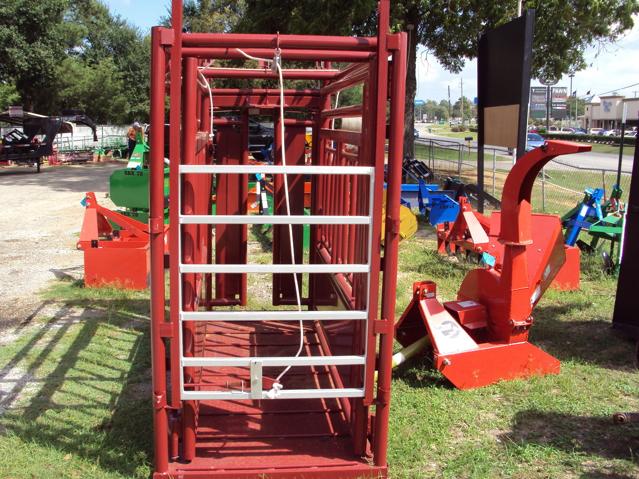 Equipment Other Large Heavy Duty Livestock Squeeze Chute Automatic Gate