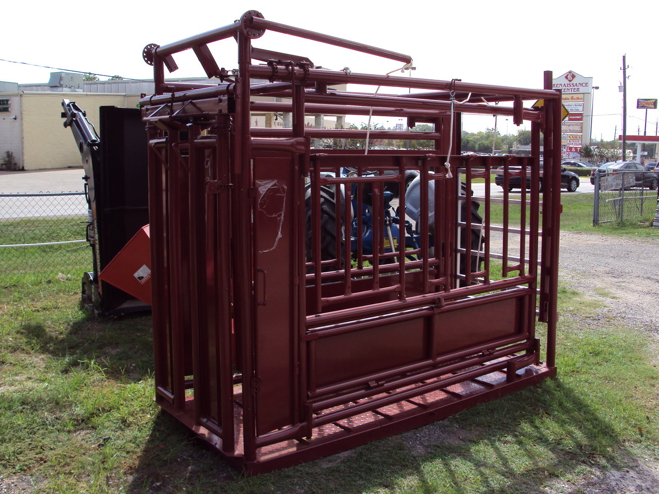 Equipment Other Large Heavy Duty Livestock Squeeze Chute Automatic Gate