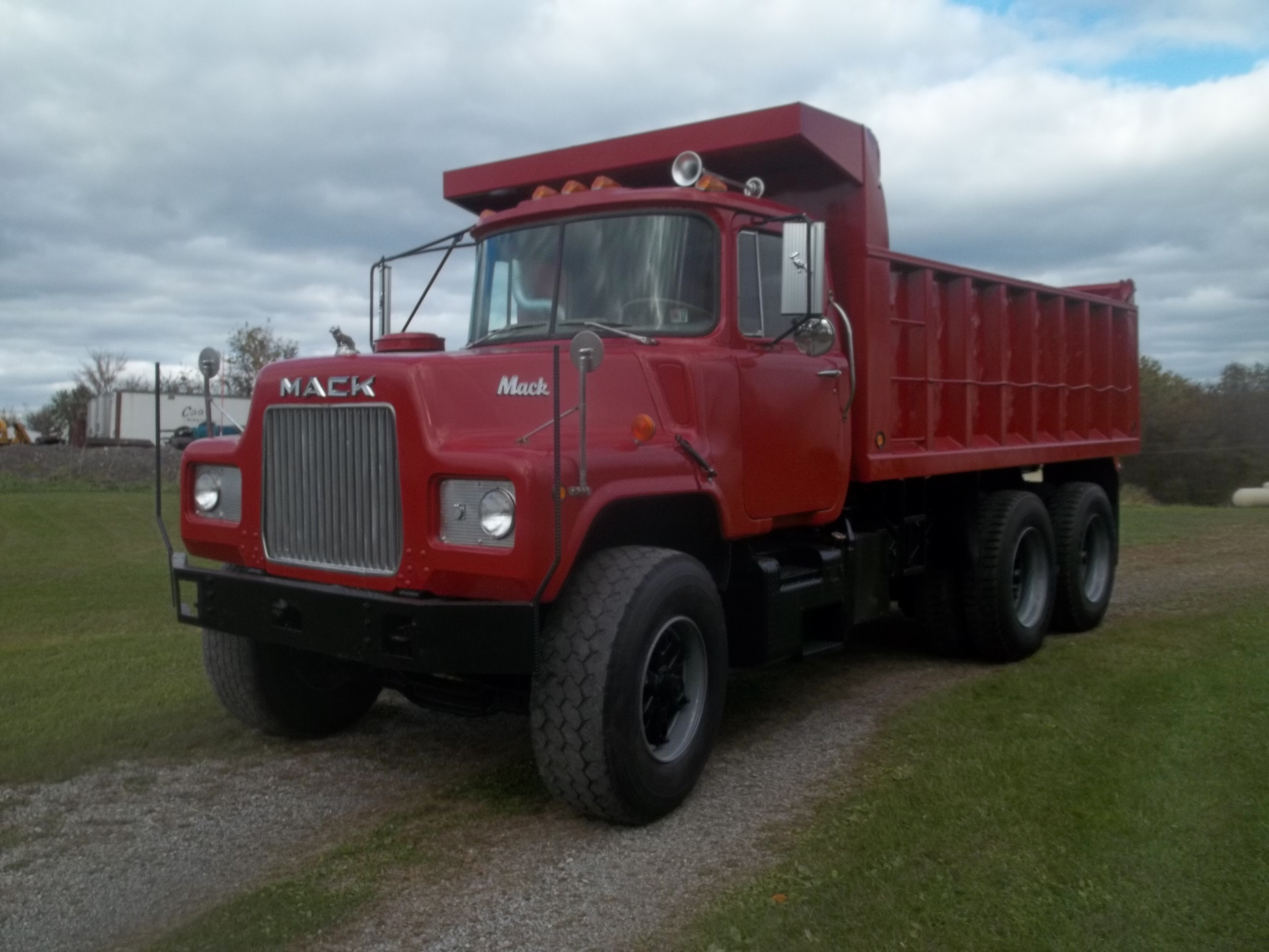 Dm 685s For Sale Mack Dm 685s Dump Trucks Construction Equipment