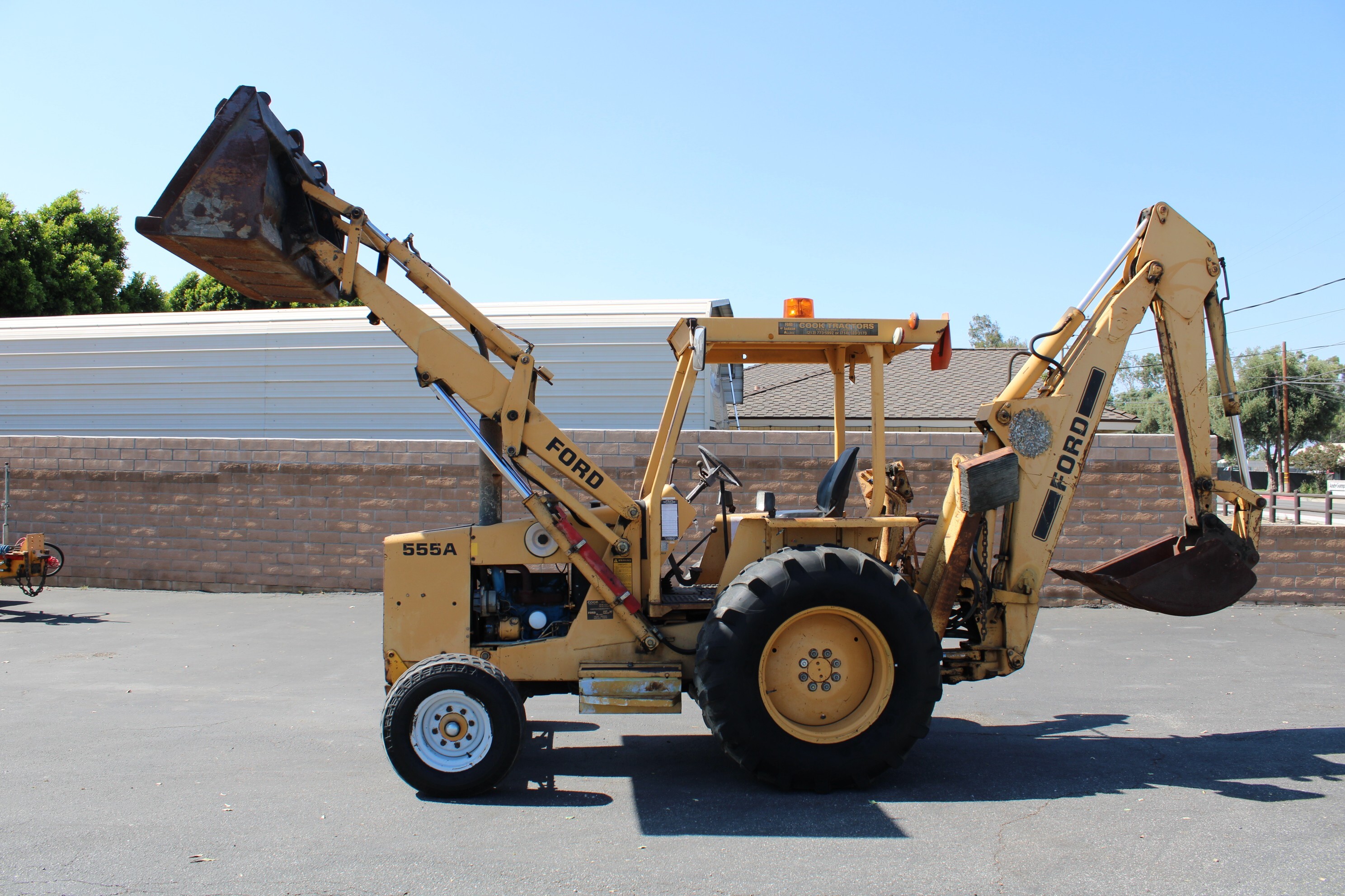 1984 Ford 555A Backhoe / Front Loader Tractor For Sale in Fontana, CA