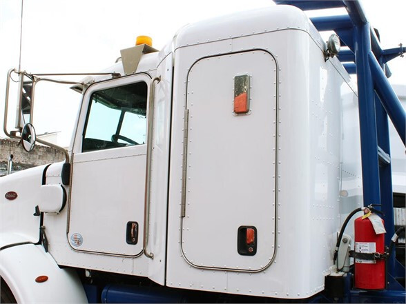 2012 Peterbilt Unibilt 36" Flat Top Sleeper White For Sale in Sylmar