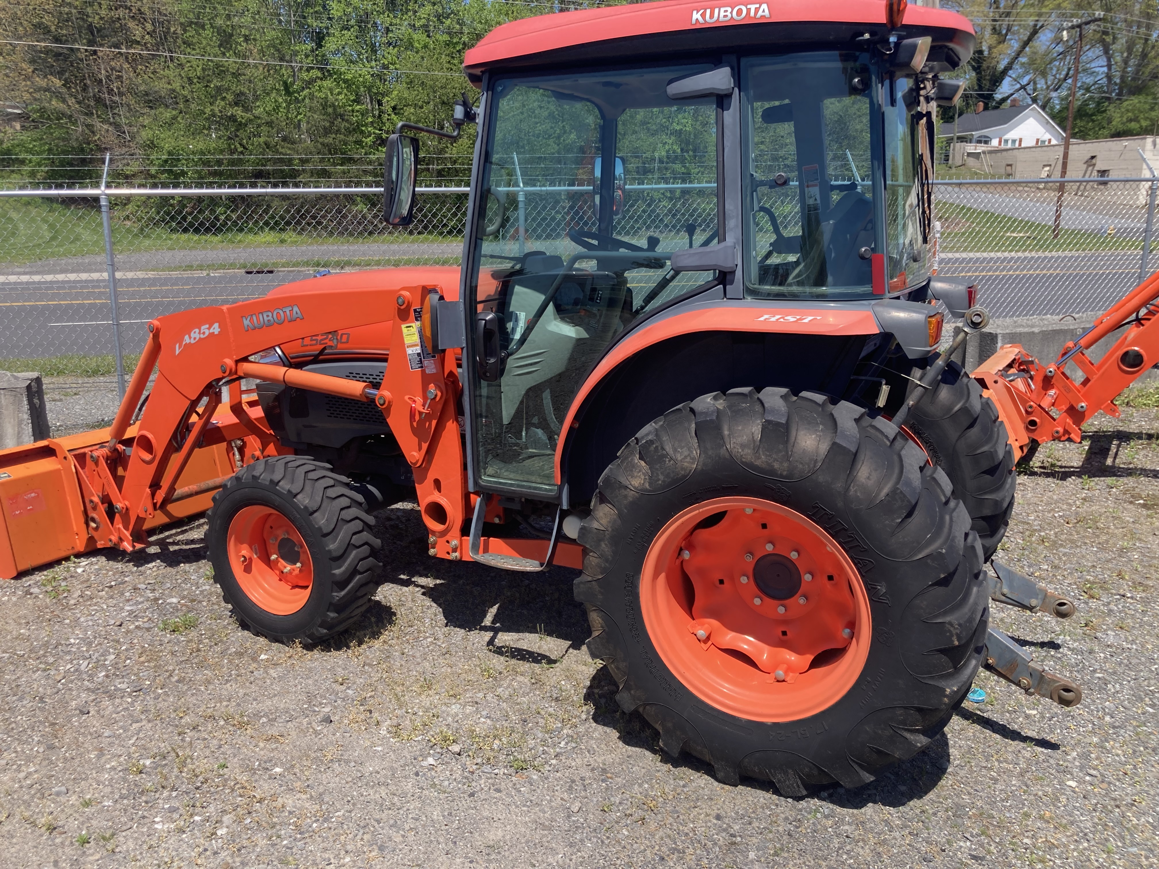 2010 Kubota L5240HSTC For Sale in Mt. Airy Equipment Trader