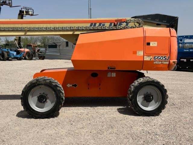 2017 JLG 660SJ