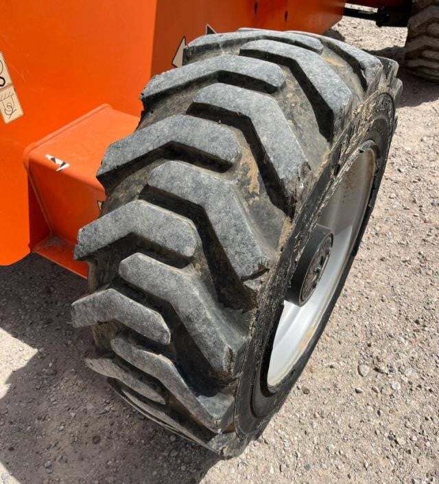 2017 JLG 660SJ
