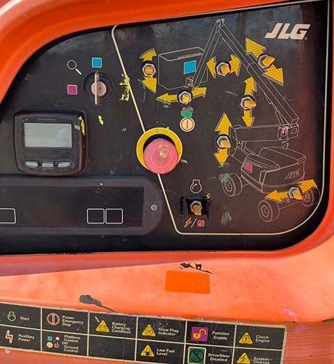 2016 JLG 450AJ