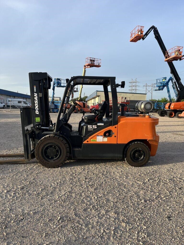 2022 Doosan G55C-7