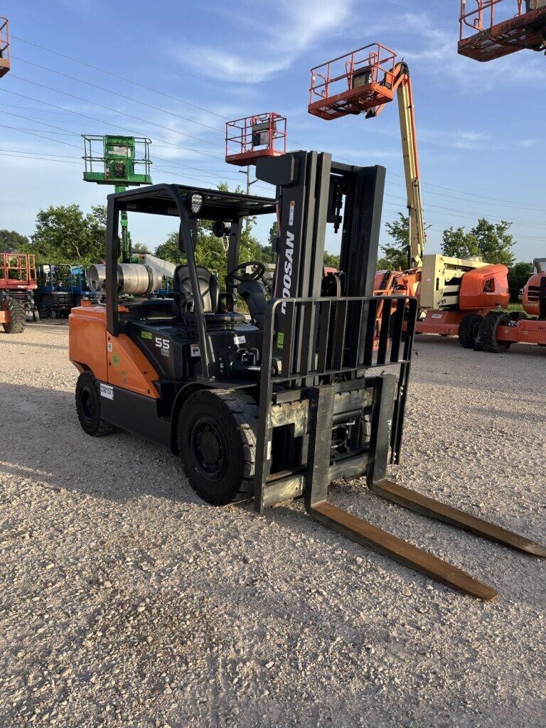 2022 Doosan G55C-7