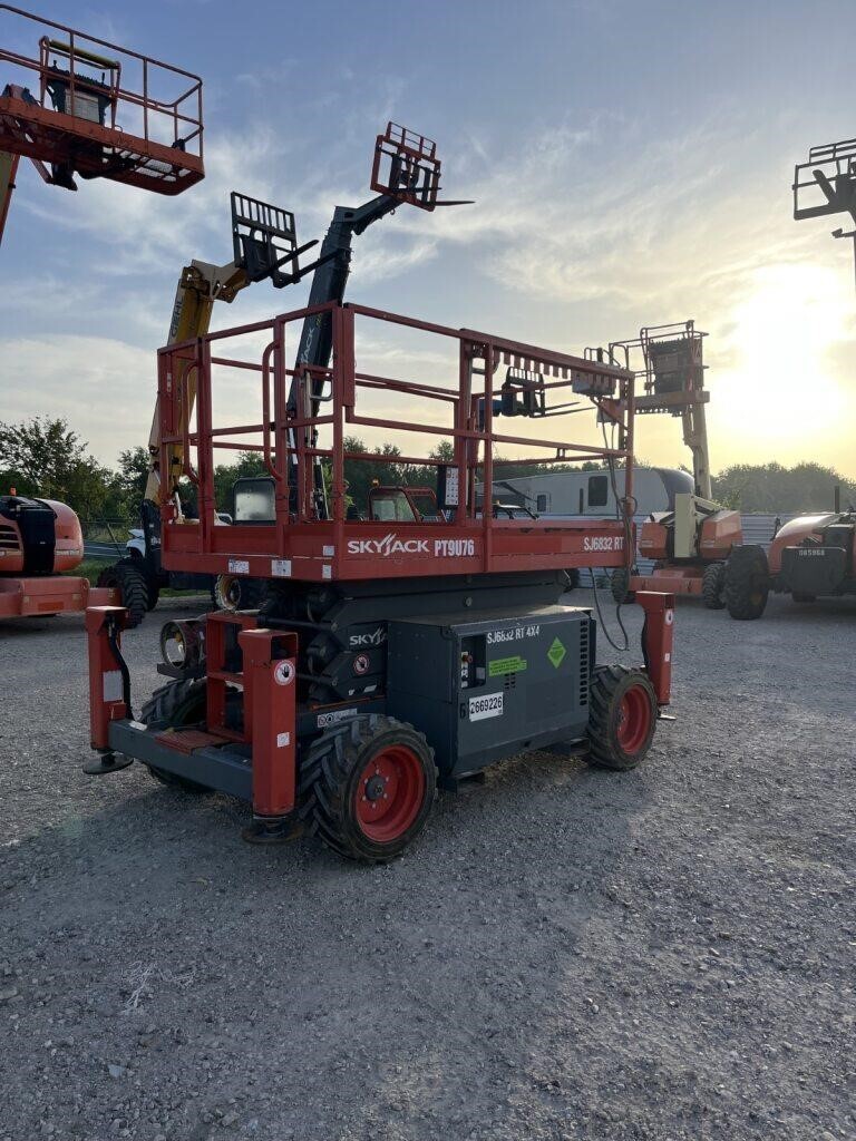 2018 Skyjack SJ-6832RT
