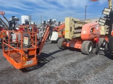 2017 JLG 450AJ
