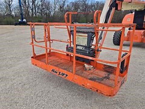 2013 JLG 800AJ