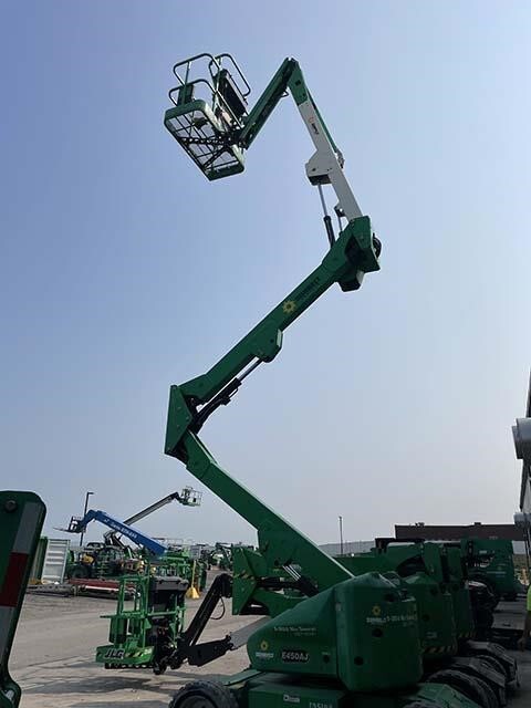 2015 JLG E450AJ
