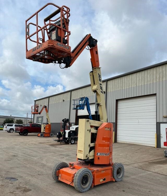 2017 JLG E300AJP-1