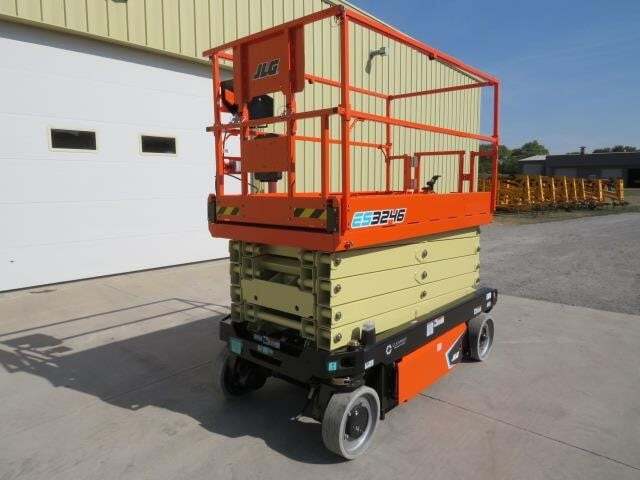2025 JLG 3246-8