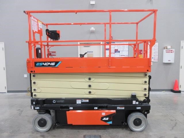 2025 JLG ES4046
