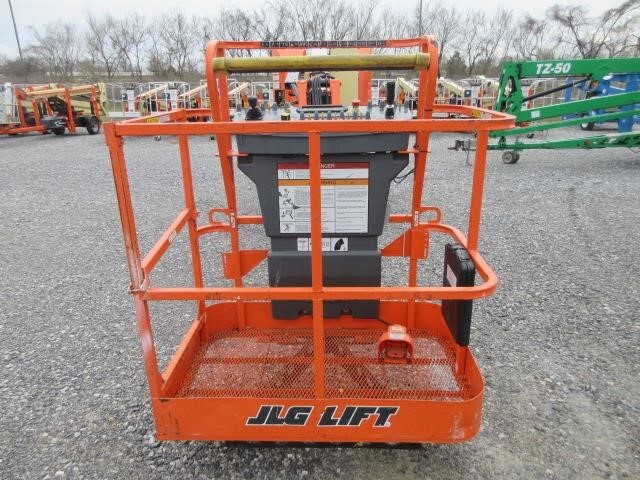 2017 JLG E300AJP-5