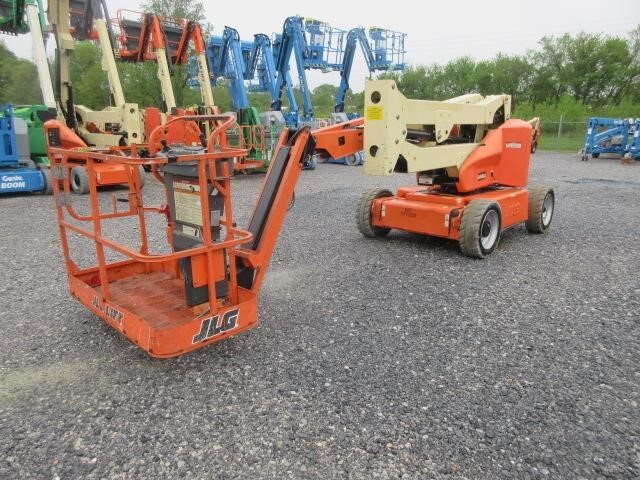 2013 JLG E450AJ-1