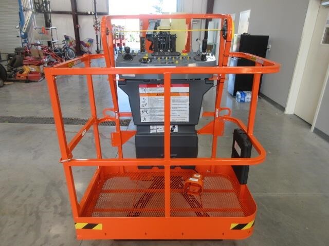 2025 JLG E300AJP-7