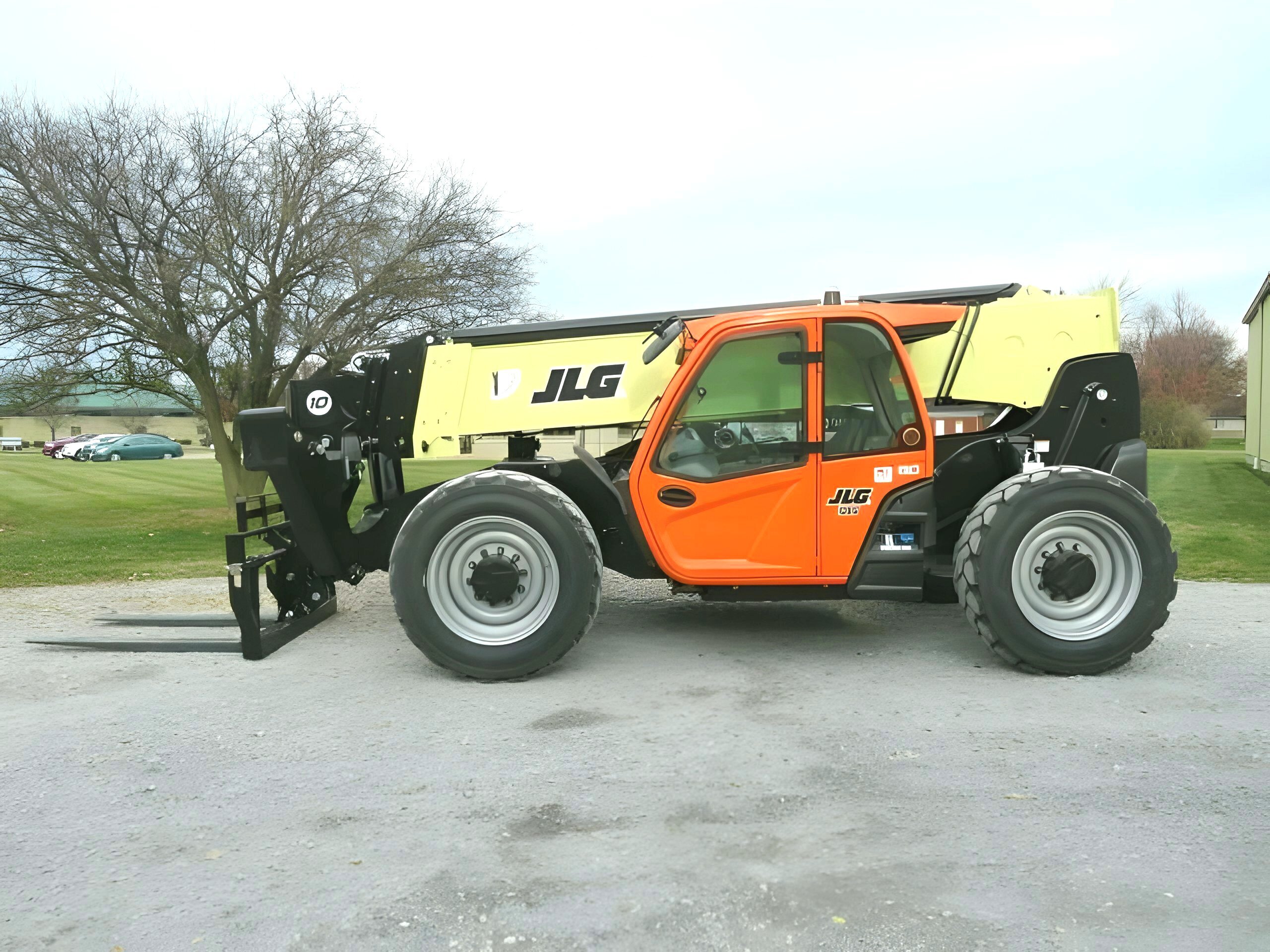 2025 JLG 1055