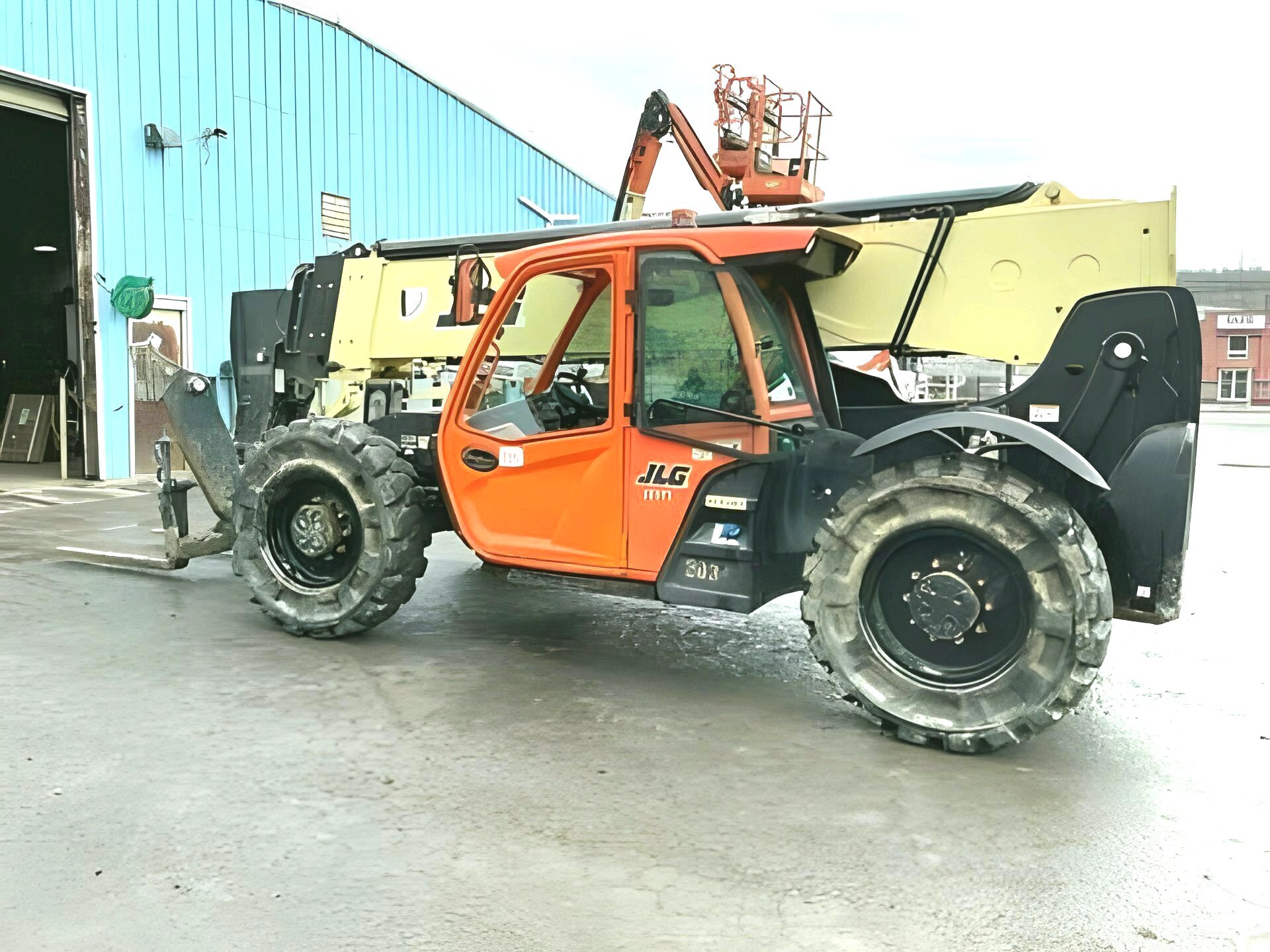2019 JLG 1055