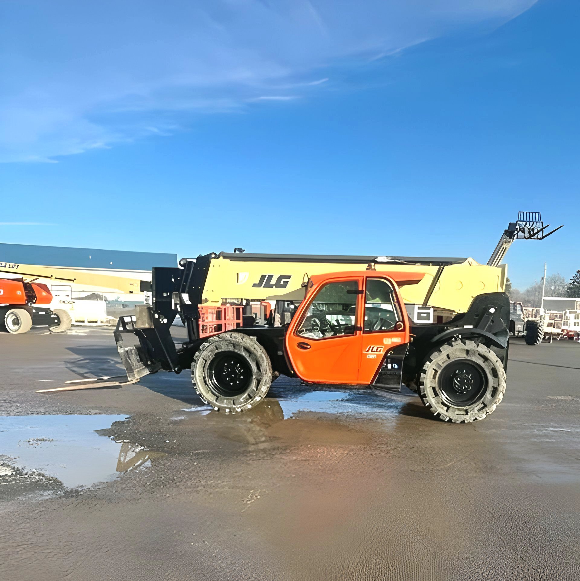 2019 JLG 1055
