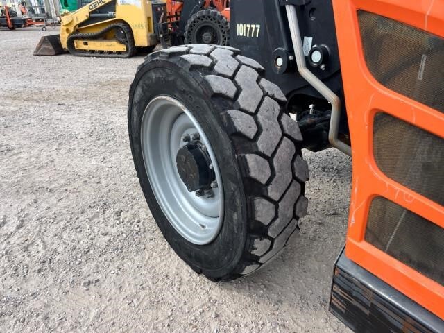 2024 JLG 742-11