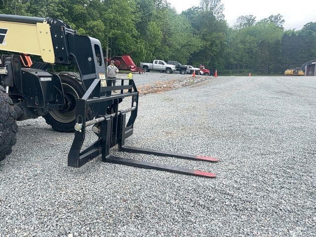 2018 JLG 742-23