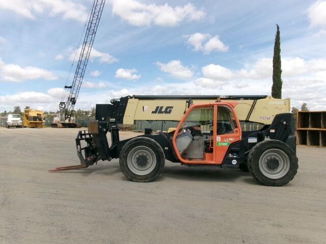 2017 JLG 1055-2
