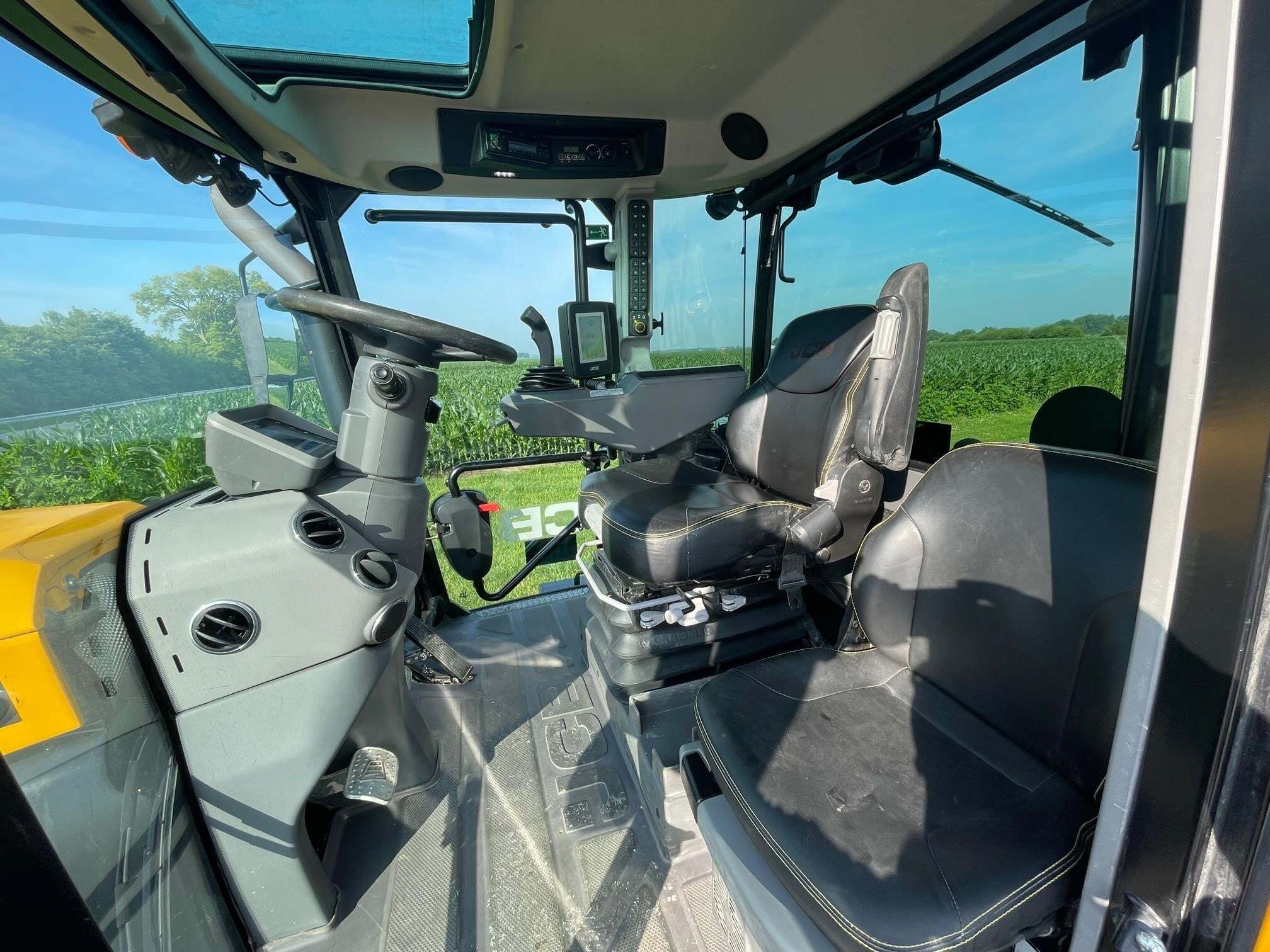 2019 JCB FASTRAC 4220