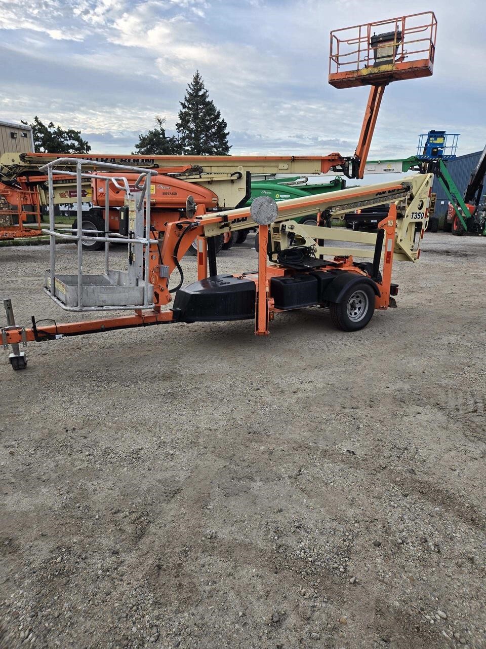 2019 JLG T350