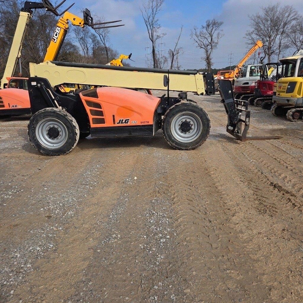 2018 JLG 742-3