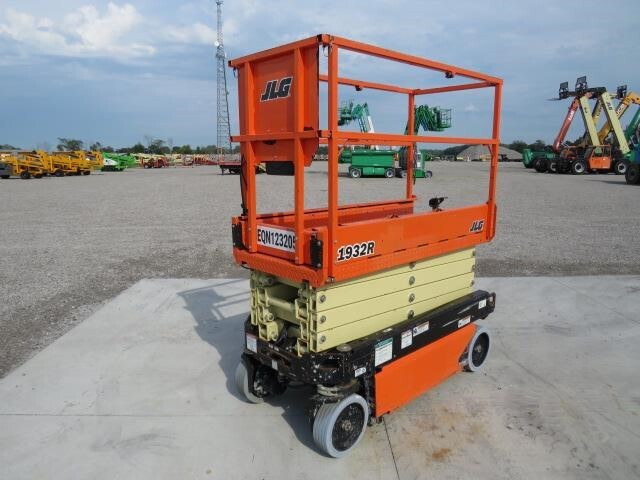 2020 JLG 1932R-2